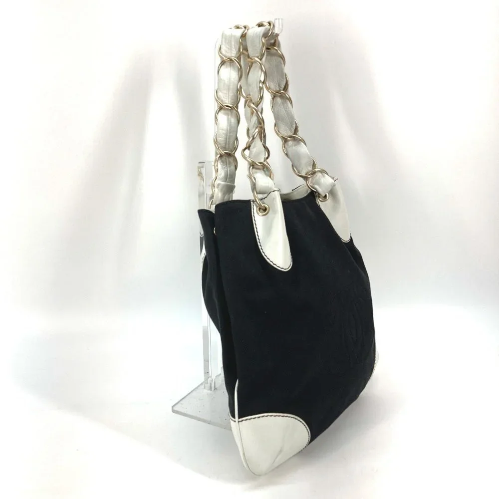 CHANEL Black Leather Shoulder Bag